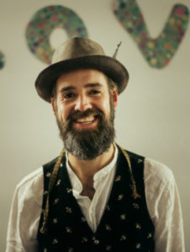 Arati Jericho schaut in die Kamera